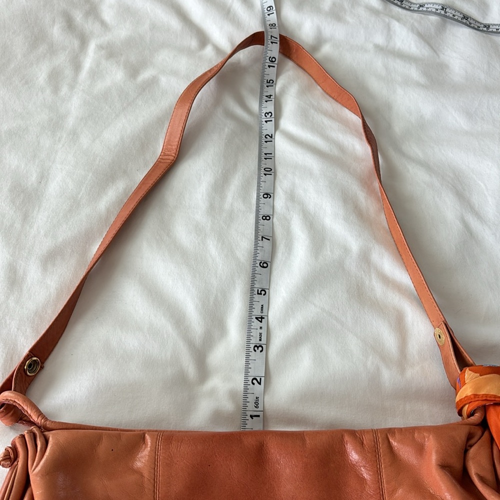 Vintage Gloria Vanderbilt Tan Slouch Shoulder Crossbody Bag Scarf Boho Western - Picture 14 of 17